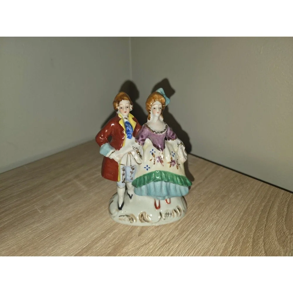 Vintage Occupied Japan Porcelain‎ Courting Couple Figurine Colonial Style Red